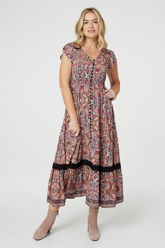 Izabel London – Paisley Lace Detail Maxi Dress