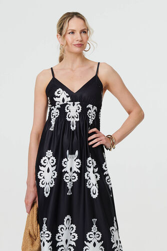 Izabel London – Ikat Print Sleeveless Shirred Maxi Dress