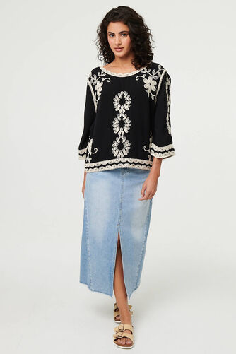 Izabel London – Floral Embroidered 3/4 Sleeve Blouse