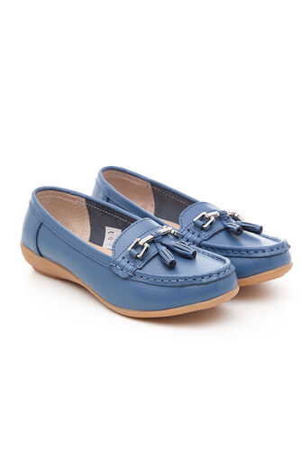 Moccasin Shoes with Tassel Detail