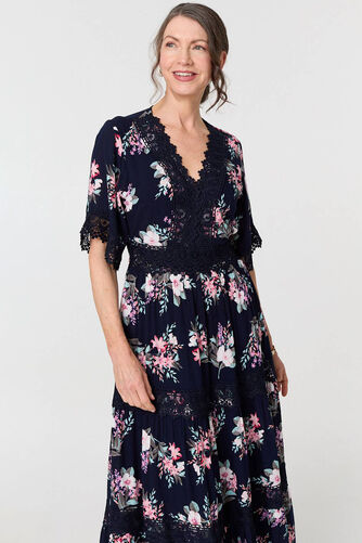 Izabel London – Floral Lace Tiered 3/4 Sleeve Maxi Dress