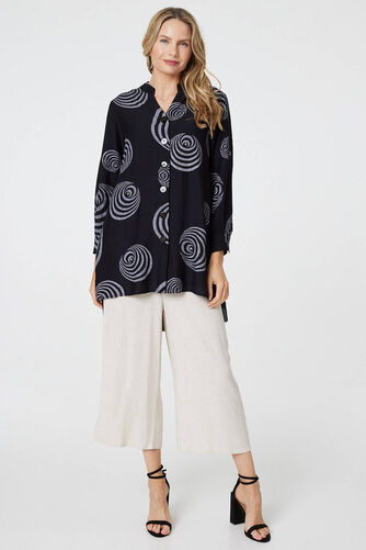 Izabel London – Geo Print Long Sleeve Relaxed Shirt
