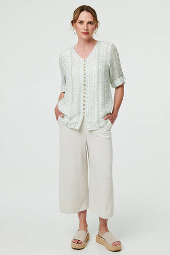 Izabel London – Printed Button Front Curve Hem Blouse