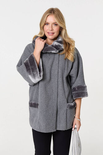 Izabel London – Faux Fur Trim 3/4 Sleeve Cape Coat